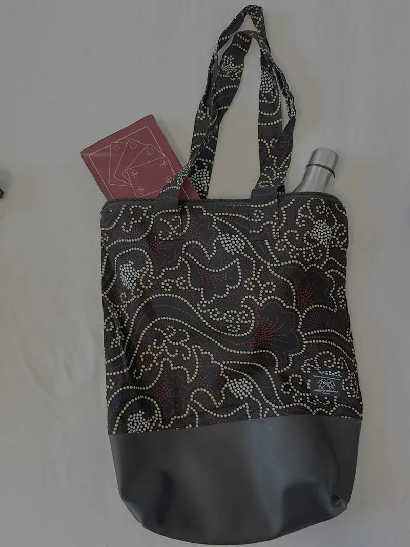 Große Schultertasche aus Baumwollstoff mit Lederimitat
