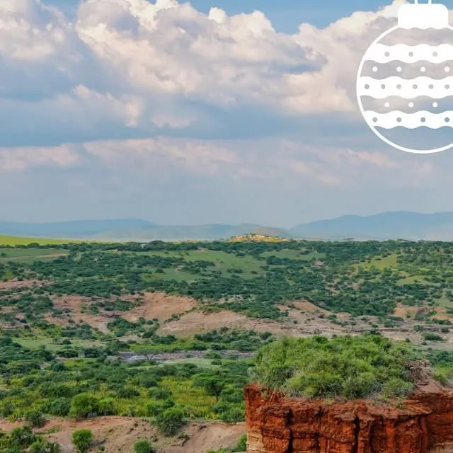 Blick über die Landschaft der Olduvai-Schlucht in Tansania